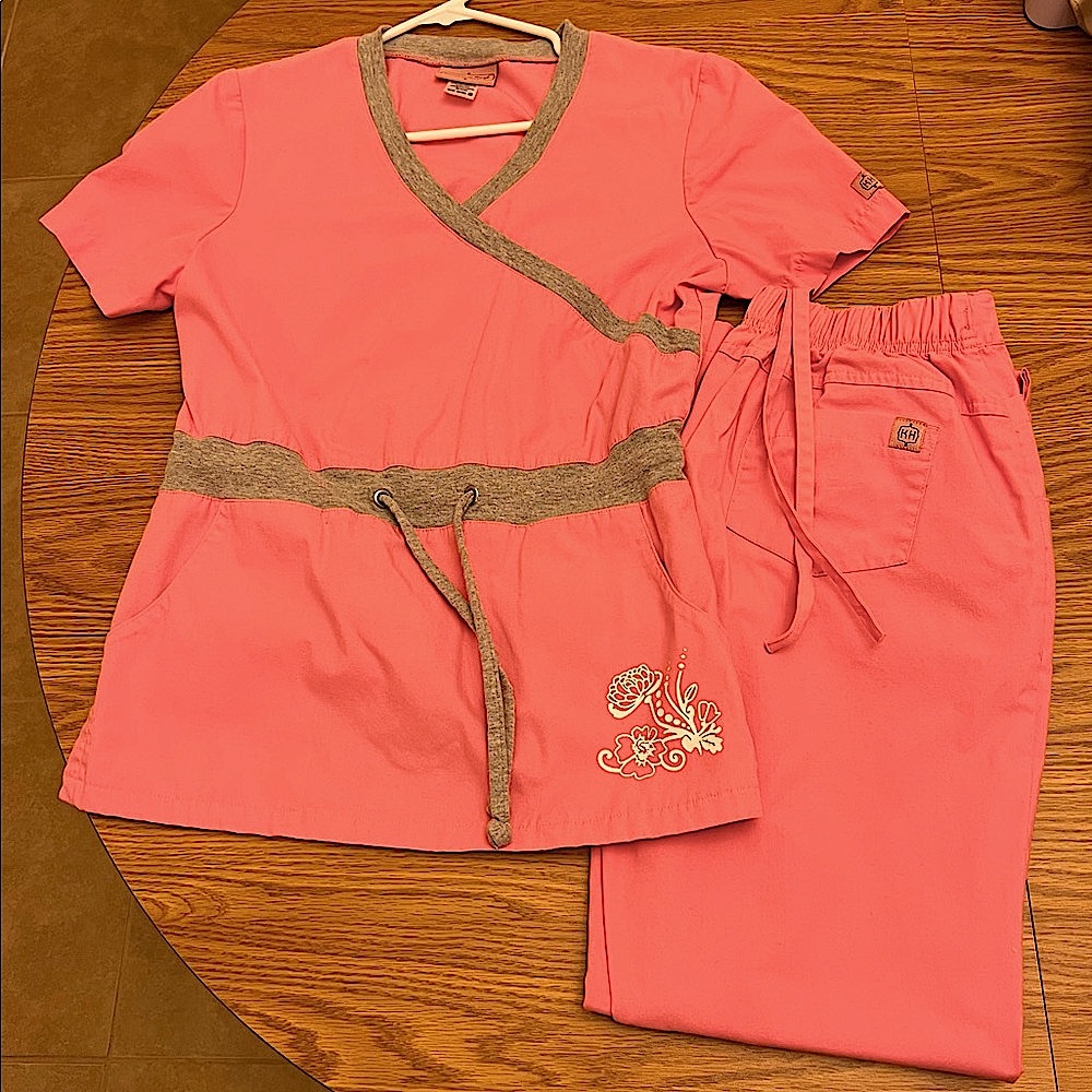 Katherine Heigl, XS Top, XSP Petite Pant, Pink/Gray